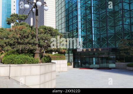 SEOUL, COREA DEL SUD - 7 APRILE 2023: Sede centrale della Bank of Korea Gangnam edificio in via Teheran-ro a Seoul. Foto Stock