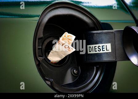 Foto concettuale sull'aumento dei prezzi della benzina in Germania e in Europa Foto Stock