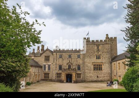 Sizergh Castle, pele Tower e Tudor House a Helsington nella contea inglese della Cumbria. Foto Stock