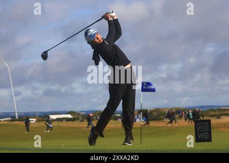 Fife, Regno Unito. 23 agosto 2024. 23 agosto 2024; Old Course at St Andrews, St Andrews, Fife, Scozia; AIG Womens Open Golf, Round 2; Patty Tavatanakit of Thailand fa il tifo sulla diciassettesima buca del vecchio campo, St Andrews Links durante il secondo round dell'AIG Women's Open Credit: Action Plus Sports Images/Alamy Live News Foto Stock