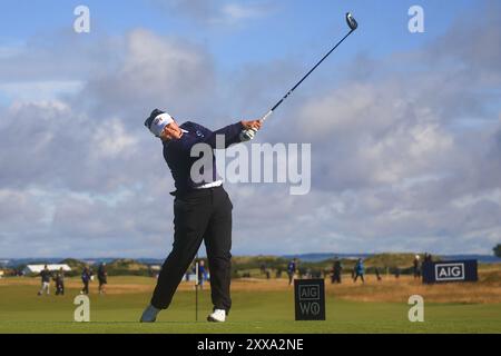 Fife, Regno Unito. 23 agosto 2024. 23 agosto 2024; Old Course at St Andrews, St Andrews, Fife, Scozia; AIG Womens Open Golf, Round 2; Lilia Vu degli Stati Uniti gioca nella diciassettesima buca dell'Old Course, St Andrews Links durante la seconda prova dell'AIG Women's Open Credit: Action Plus Sports Images/Alamy Live News Foto Stock