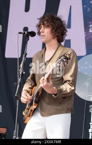 Southsea, Hampshire, UK, Razorlight si esibiscono sul palco comune al Victorious Festival venerdì 23 agosto 2024 Photo Credit Emma Terracciano/Alamy Live News Foto Stock