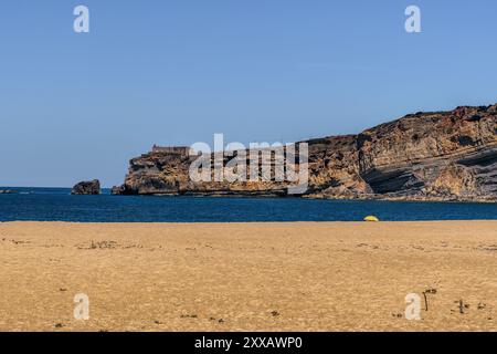 Città costiera il villaggio di Nazare è un comune portoghese. Le spiagge sull'Oceano Atlantico danno il nome al canyon di Nazaré. Portogallo, Europa. Foto Stock