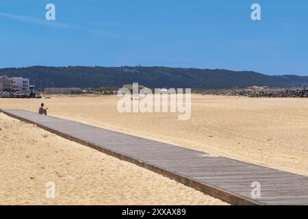 Città costiera il villaggio di Nazare è un comune portoghese. Le spiagge sull'Oceano Atlantico danno il nome al canyon di Nazaré. Portogallo, Europa. Foto Stock