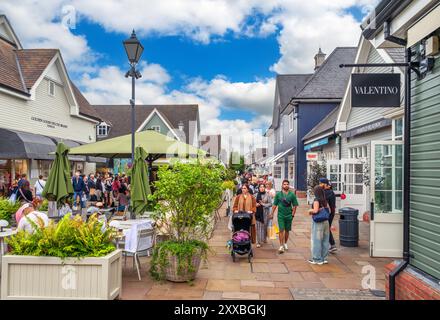 Bicester Village, un centro commerciale outlet di design vicino a Bicester, Oxfordshire, Inghilterra, Regno Unito Foto Stock