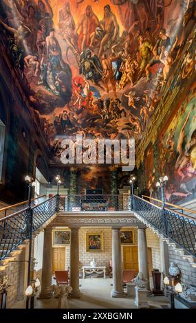 La Scala dell'Inferno con soffitto dipinto da Antonio Verrio, Burghley House, vicino a Stamford, Lincolnshire, Inghilterra, REGNO UNITO Foto Stock