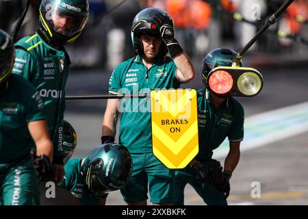 Aston Martin F1 Team, meccanico ambiance, mecanico, meccanico durante la Formula 1 Heineken Dutch Grand Prix 2024, 15° round del Campionato del mondo di Formula 1 2024 dal 23 al 25 agosto 2024 sul circuito Zandvoort, a Zandvoort, Paesi Bassi Foto Stock