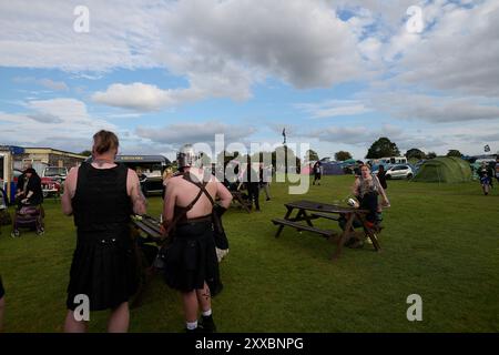 Beermageddon Festival, Stoke Prior Regno Unito. 23 agosto 2024. I fan arrivano al Beermageddon Festival, Stoke Prior, Regno Unito. Copyright di Tudor/Alamy Live News Foto Stock