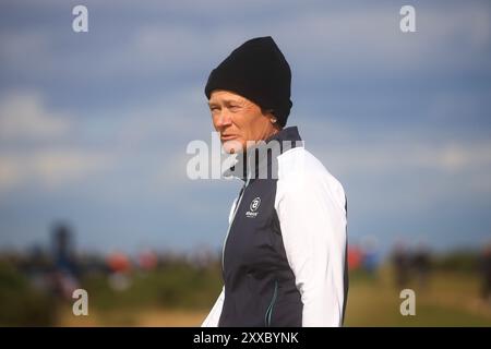 Fife, Regno Unito. 23 agosto 2024. 23 agosto 2024; Old Course at St Andrews, St Andrews, Fife, Scozia; AIG Womens Open Golf, Round 2; Catriona Matthew of Scotland sull'undicesimo tee del Old Course, St Andrews Links durante il secondo round dell'AIG Women's Open Credit: Action Plus Sports Images/Alamy Live News Foto Stock