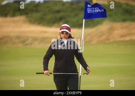 Fife, Regno Unito. 23 agosto 2024. 23 agosto 2024; Old Course at St Andrews, St Andrews, Fife, Scozia; AIG Womens Open Golf, Round 2; Ruoning Yin of China sul 10° green del Old Course, St Andrews Links durante il secondo round dell'AIG Women's Open Credit: Action Plus Sports Images/Alamy Live News Foto Stock