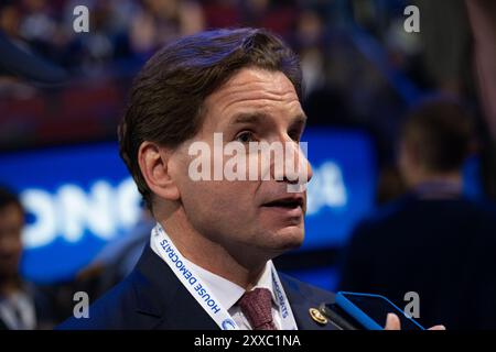 Chicago, Stati Uniti d'America. 19 agosto 2024. Il rappresentante degli Stati Uniti Dean Phillips (Democratico del Minnesota) alla Convention nazionale democratica del 2024 a Chicago, Illinois, USA, allo United Center lunedì 19 agosto 2024. Crediti: Annabelle Gordon/CNP/Sipa USA crediti: SIPA USA/Alamy Live News Foto Stock