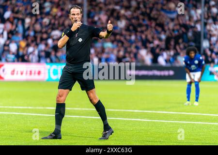 Den Bosch, Paesi Bassi. 23 agosto 2024. DEN BOSCH, PAESI BASSI - 23 AGOSTO: L'arbitro Bas Nijhuis gareggia nel MVV Maastricht durante l'FC Den Bosch dell'olandese Keuken Kampioen Divisie allo Stadion De Vliert il 23 agosto 2024 a Den Bosch, Paesi Bassi. (Foto di Joris Verwijst/Orange Pictures) credito: Orange Pics BV/Alamy Live News Foto Stock