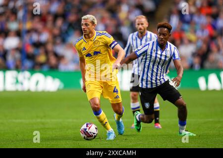 Il centrocampista del Leeds United Ethan Ampadu (4) in azione durante la partita Sheffield Wednesday FC vs Leeds United FC Sky bet EFL Championship all'Hillsborough Stadium, Sheffield, Inghilterra, Regno Unito il 23 agosto 2024 Credit: Every Second Media/Alamy Live News Foto Stock