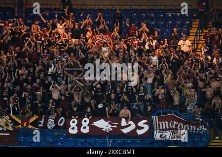 LONDRA, INGHILTERRA - 22 AGOSTO: Tifosi in trasferta durante la partita di andata e ritorno della UEFA Europa Conference League tra Chelsea e Servette FC allo Stamford Bridg Foto Stock