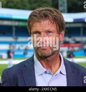 Doetinchem, Paesi Bassi. 23 agosto 2024. DOETINCHEM, PAESI BASSI - 23 AGOSTO: Allenatore Jan Vreman del De Graafschap durante la partita olandese Keuken Kampioen Divisie tra De Graafschap e Jong FC Utrecht allo Stadion De Vijverberg il 23 agosto 2024 a Doetinchem, Paesi Bassi. (Foto di Ben Gal/Orange Pictures) credito: dpa/Alamy Live News Foto Stock