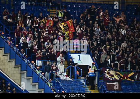 LONDRA, INGHILTERRA - 22 AGOSTO: I tifosi del Servette FC durante la partita di andata e ritorno della UEFA Europa Conference League tra Chelsea e Servette FC a Stamfor Foto Stock