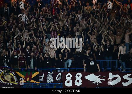 LONDRA, INGHILTERRA - 22 AGOSTO: I tifosi del Servette FC durante la partita di andata e ritorno della UEFA Europa Conference League tra Chelsea e Servette FC a Stamfor Foto Stock