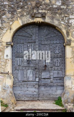 Mirmande, uno dei villaggi più belli della Francia, Drôme. Città nel sud-est della Francia. Mirmande è un pittoresco villaggio medievale arroccato su una collina Foto Stock