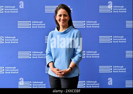 Edimburgo, Scozia, Regno Unito. 12 agosto 2024. Edinburgh International Book Festival: Mishal Husain, giornalista e giornalista per BBC Television e BBC radio alla photocall ufficiale. Crediti: Craig Brown/Alamy Live News Foto Stock