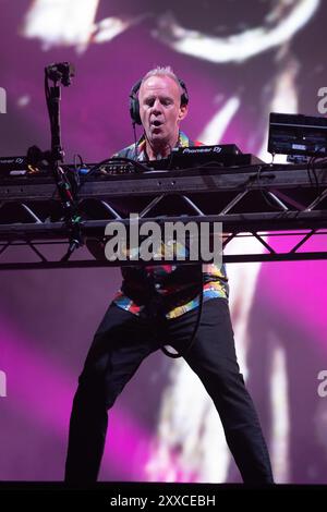 Southsea, Hampshire, UK, Fatboy Slim si esibisce sul palco comune al Victorious Festival venerdì 23 agosto 2024 Photo Credit Emma Terracciano/Alamy Live News Foto Stock