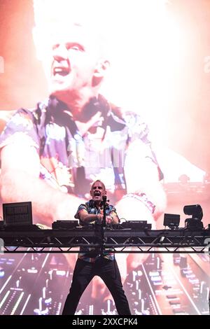 Southsea, Hampshire, UK, Fatboy Slim si esibisce sul palco comune al Victorious Festival venerdì 23 agosto 2024 Photo Credit Emma Terracciano/Alamy Live News Foto Stock