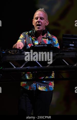 Southsea, Hampshire, UK, Fatboy Slim si esibisce sul palco comune al Victorious Festival venerdì 23 agosto 2024 Photo Credit Emma Terracciano/Alamy Live News Foto Stock