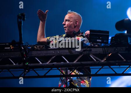 Southsea, Hampshire, UK, Fatboy Slim si esibisce sul palco comune al Victorious Festival venerdì 23 agosto 2024 Photo Credit Emma Terracciano/Alamy Live News Foto Stock