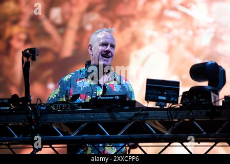 Southsea, Hampshire, UK, Fatboy Slim si esibisce sul palco comune al Victorious Festival venerdì 23 agosto 2024 Photo Credit Emma Terracciano/Alamy Live News Foto Stock