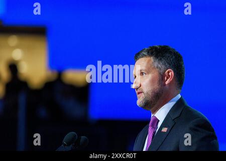 Chicago, Stati Uniti. 22 agosto 2024. CHICAGO, ILLINOIS - 22 AGOSTO: Pat Ryan parla durante il quarto giorno della Convention Nazionale Democratica (DNC) allo United Center il 22 agosto 2024 a Chicago, Illinois. Delegati, politici e sostenitori del partito democratico si stanno riunendo a Chicago, mentre l'attuale vicepresidente Kamala Harris viene nominata candidata presidenziale del suo partito. Il DNC si svolge dal 19 al 22 agosto. Crediti: Jeremy Hogan/Alamy Live News Foto Stock