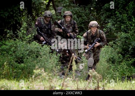 I cadetti del secondo turno della West Point US Military Academy si stanno addestrando per una nuova realtà di guerra. Nuovi scenari che coinvolgono IED e negoziano con gli sceicchi del villaggio locale hanno sostituito la pratica statica della difesa. Foto Stock