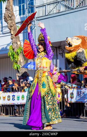 Danza Jaipong Sisingaan da Giava occidentale nel 3° Carnevale DI BEN. Foto Stock