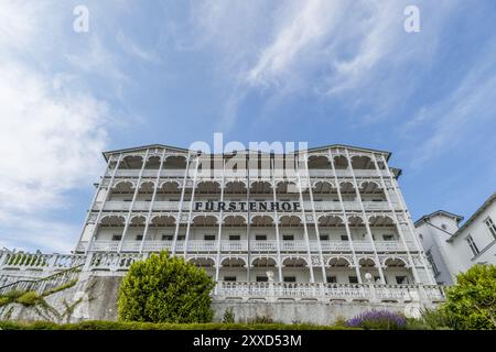 L'Hotel Fuerstenhof si trova sul lungomare di Sassnitz Foto Stock