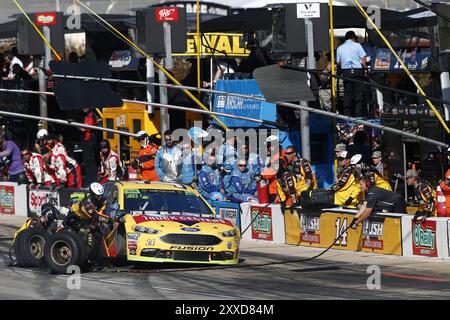 4 novembre 2018, ft. Worth, Texas, Stati Uniti: Clint Bowyer (14) scende lungo la pit Road per il servizio durante l'AAA Texas 500 al Texas Motor Speedway di ft. Wo Foto Stock