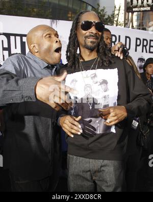 Snoop Dogg e Big Boi alla prima di Los Angeles di "Straight Outta Compton" tenutasi al Microsoft Theater di Los Angeles, USA il 10 agosto 2015 Foto Stock