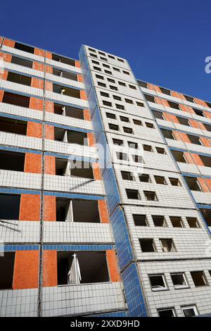 Demolizione di un condominio vacante a Magdeburgo Foto Stock