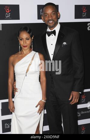 Will Smith e Jada Pinkett Smith al 2° ballo annuale di diamanti tenutosi al Barker Hanger di Santa Monica, USA il 10 dicembre 2015 Foto Stock