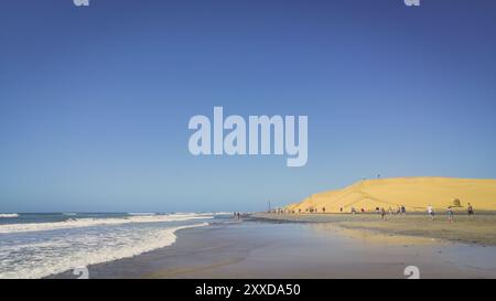 La spiaggia tra Playa del Ingles e Meloneras con la bassa marea Foto Stock