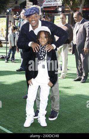 WESTWOOD, CA, 26 OTTOBRE 2008: Will Smith e Jaden Smith alla prima di Los Angeles di "Madagascar: Escape 2 Africa" tenutasi al Mann Village Theat Foto Stock