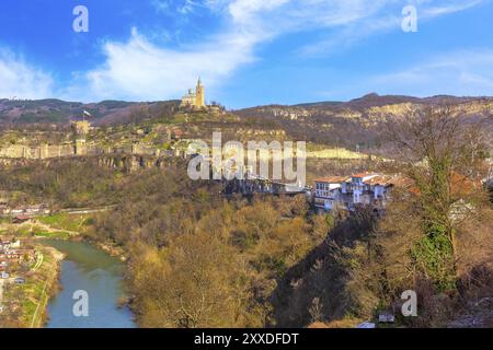 La collina degli Zareveti e la Chiesa Patriarcale di Veliko Tarnovo, Bulgaria, Europa Foto Stock