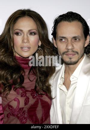 BEVERLY HILLS, CALIFORNIA, 20 NOVEMBRE 2006: Jennifer Lopez e Marc Anthony al Los Angeles Free Clinic Annual Dinner Gala 2006 tenutosi al Beverly Hilto Foto Stock