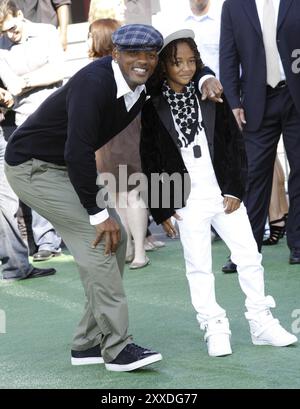 WESTWOOD, CA, 26 OTTOBRE 2008: Will Smith e Jaden Smith alla prima di Los Angeles di "Madagascar: Escape 2 Africa" tenutasi al Mann Village Theat Foto Stock