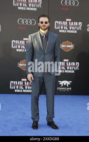 Chris Evans alla prima mondiale di "Captain America: Civil War" tenutasi al Dolby Theatre di Hollywood, USA il 12 aprile 2016 Foto Stock