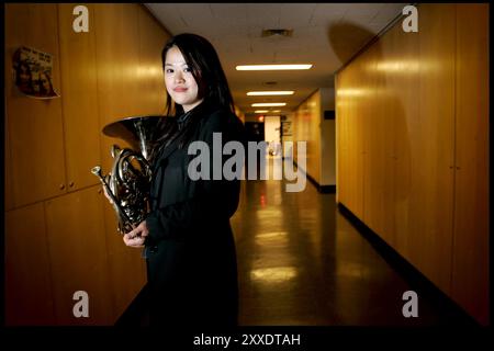 Gli studenti della Julliard si stanno preparando ad andare a Copenaghen per tenere un concerto al Tivoli. Waldhornspiller fra Taiwan. Foto Stock