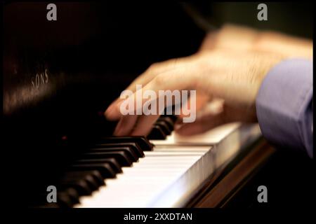 Gli studenti della Julliard si stanno preparando ad andare a Copenaghen per tenere un concerto al Tivoli. Pianista fra Birmingham, Inghilterra Foto Stock