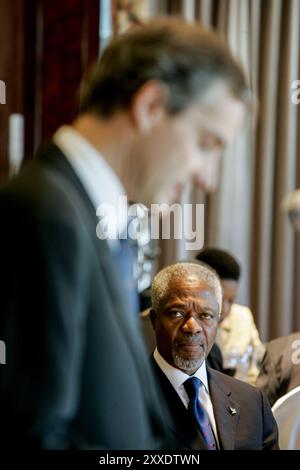 Nazioni Unite, NY, USA, 20051031: Il ministro norvegese degli affari esteri, Jonas Gahr Støre, ospita un pranzo all'ONU Millennium Hotel nel tentativo di raccogliere sostegno per un accordo di non proliferazione. Al pranzo c'erano anche il segretario generale delle Nazioni Unite Kofi Annan e il direttore dell'AIEA, Mohammad El Baradei. Foto: Orjan F: Ellingvag/ Dagbladet Foto Stock