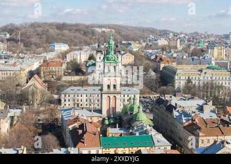 Vista panoramica ad angolo alto sul centro di Leopoli in Ucraina Foto Stock