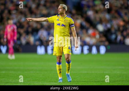 Il centrocampista del Leeds United Ethan Ampadu (4) gesti durante la partita Sheffield Wednesday FC vs Leeds United FC Sky bet EFL Championship all'Hillsborough Stadium, Sheffield, Inghilterra, Regno Unito il 23 agosto 2024 Credit: Every Second Media/Alamy Live News Foto Stock