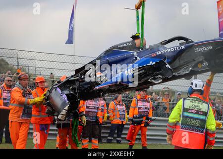 Zandvoort, Monte Carlo, Paesi Bassi. 24 agosto 2024. LOGAN SARGEANT della Williams si schianta durante le prove libere tre al Gran Premio d'Olanda 2024 facendo emergere la bandiera rossa. (Credit Image: © Alexis Kahn/ZUMA Press Wire) SOLO PER USO EDITORIALE! Non per USO commerciale! Foto Stock