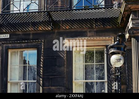 Gli edifici tardo georgiani di Rutland Square fanno parte dello sviluppo storico di New Town di Edimburgo. Foto Stock