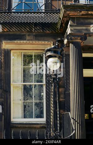 Gli edifici tardo georgiani di Rutland Square fanno parte dello sviluppo storico di New Town di Edimburgo. Foto Stock